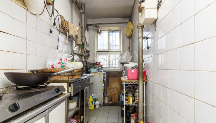 金达花园，精装大两居，诚心出租